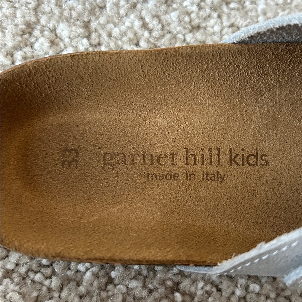 LIKE NEW Garnet Hill Kids Silver Metallic Sandals - Picture 7 of 8